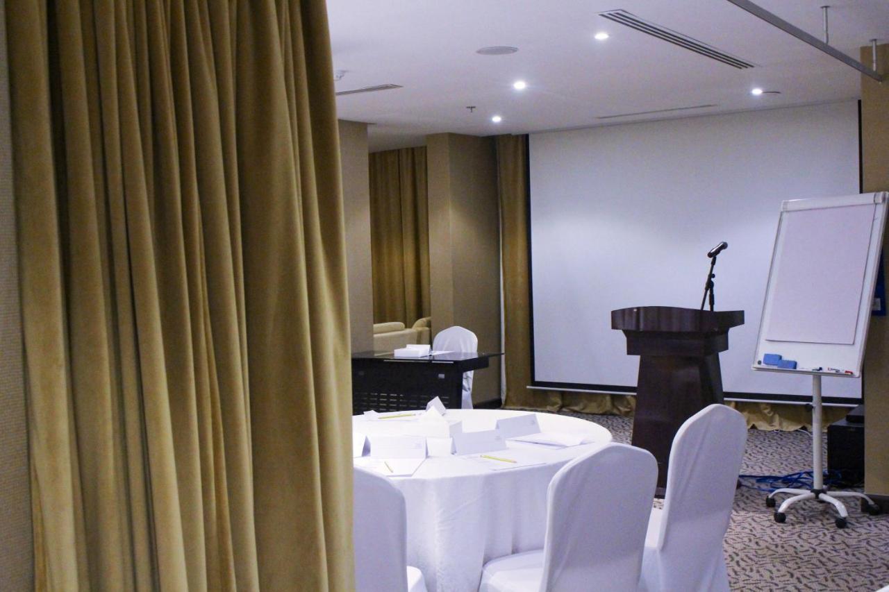 בוריידה Rollins Hotel מראה חיצוני תמונה